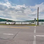 Stylish Harveys Lake Apt - Steps To The Water!