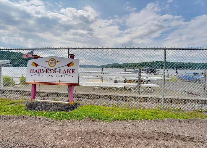 Stylish Harveys Lake Apt - Steps To The Water!